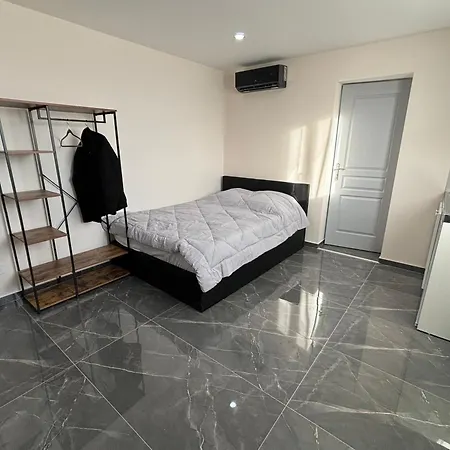 Luna Aparthotel Decines-Charpieu